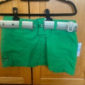 Short skirt green in size 7